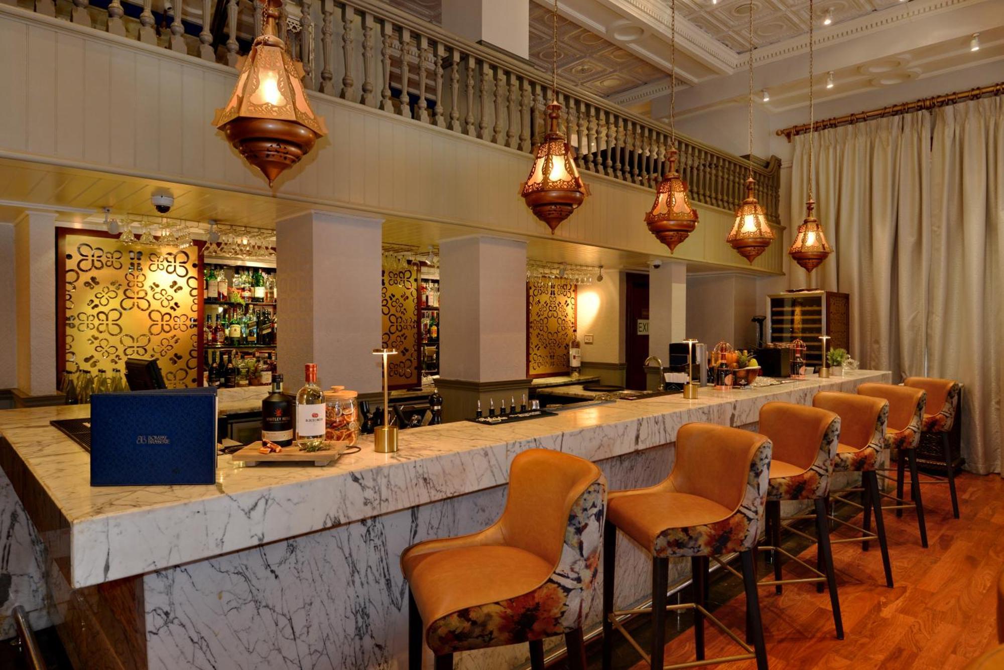 Taj Cape Town Hotel Bagian luar foto The bar at the Mandarin Oriental, Bangkok